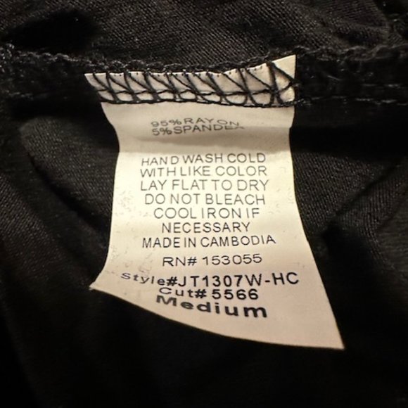 Choker V Neck T-shirt with Metal Eyelets   (2) - Picture 10 of 11